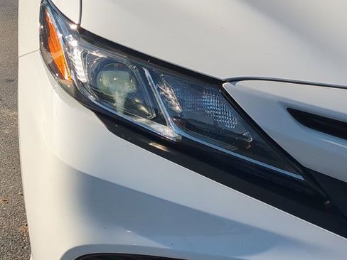 Used 2020 Toyota Camry SE image 10