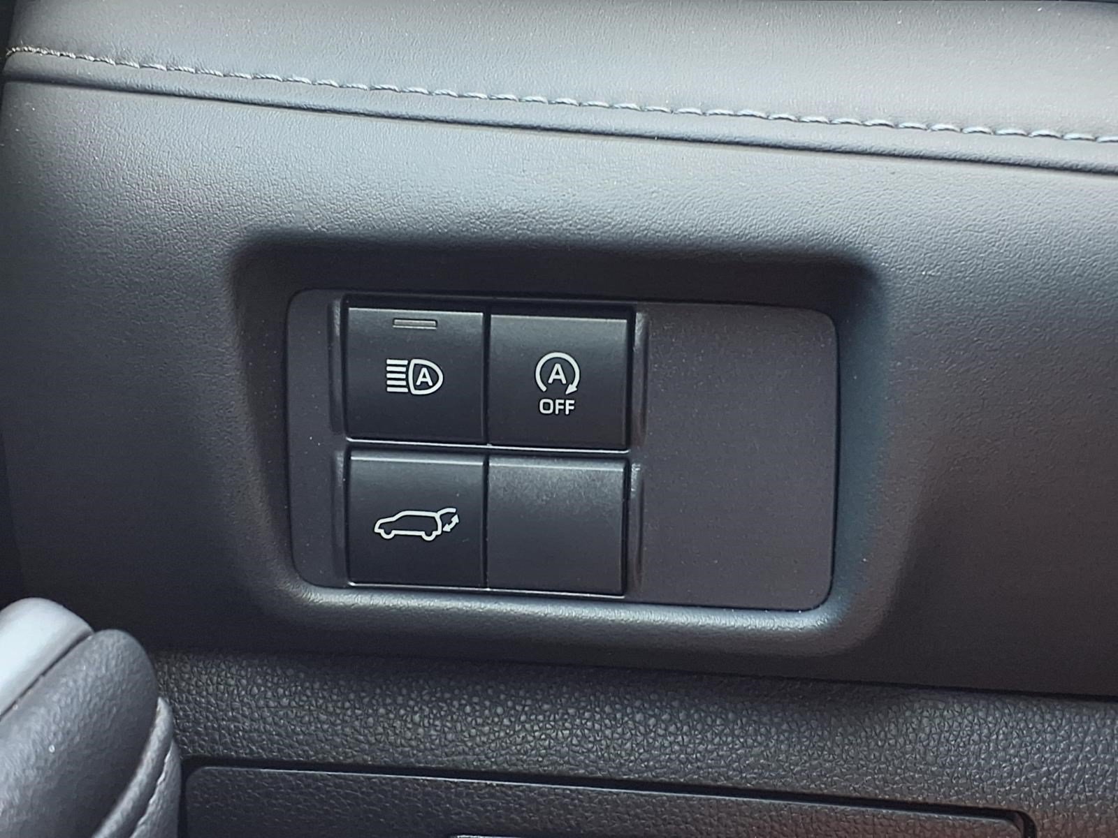 Used 2025 Toyota Highlander LE FWD image 22