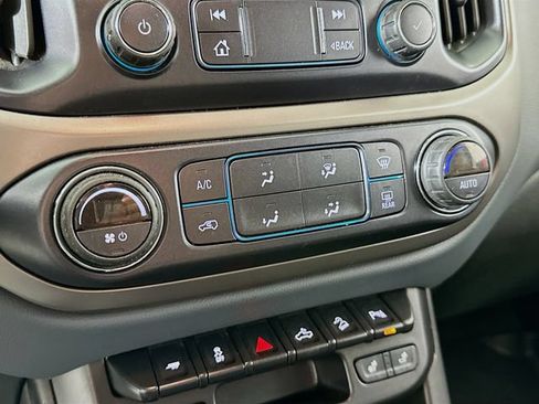 Used 2021 Chevrolet Colorado Z71 AWD/4WD image 15