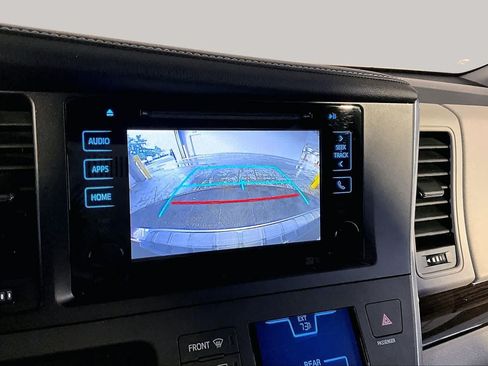 Used 2017 Toyota Sienna XLE w/ XLE Navigation Package AWD/4WD image 29