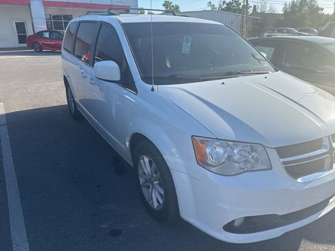Used 2018 Dodge Grand Caravan SXT w/ Driver Convenience Group FWD image 12