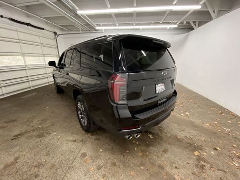 Used 2025 Chevrolet Suburban Z71 image 4