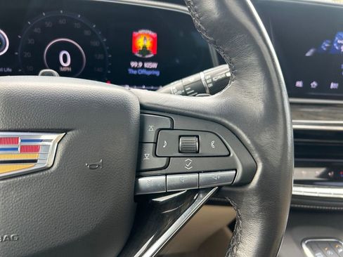 Used 2024 Cadillac Escalade Premium Luxury AWD/4WD image 19