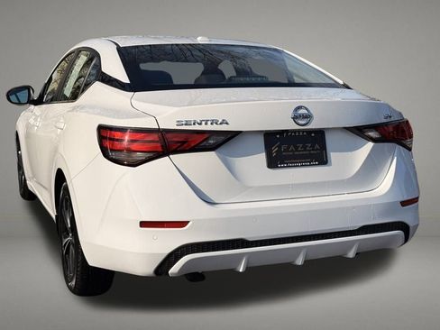 Used 2022 Nissan Sentra SV image 3