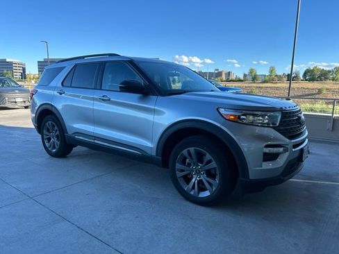 Used 2023 Ford Explorer XLT w/ Equipment Group 202A AWD/4WD image 2