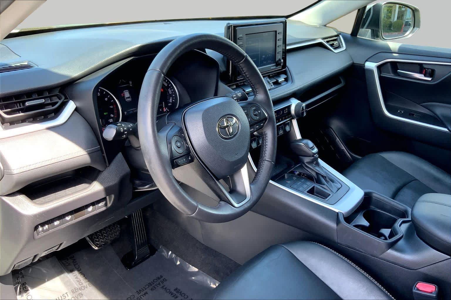 Used 2021 Toyota RAV4 XLE Premium AWD/4WD image 17