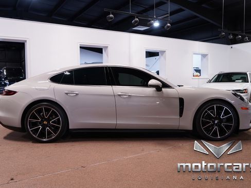 Used 2020 Porsche Panamera w/ Premium Package image 8