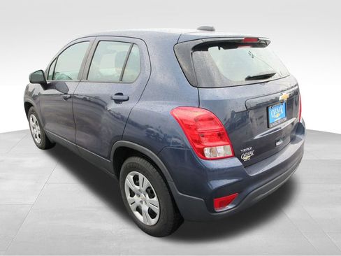 Used 2018 Chevrolet Trax LS FWD image 3