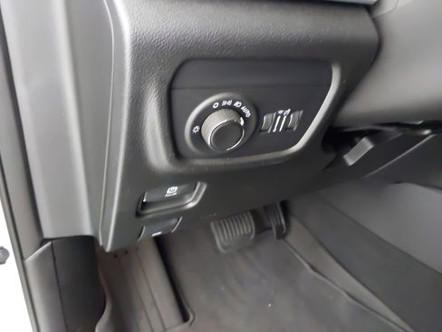 Used 2025 Jeep Grand Cherokee L Laredo image 24