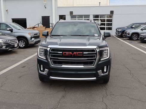 Used 2021 GMC Yukon XL SLT w/ SLT Premium Package AWD/4WD image 3