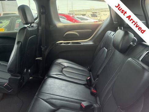 Used 2025 Chrysler Pacifica Select FWD image 16