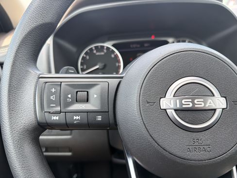 Used 2023 Nissan Rogue S AWD/4WD image 9