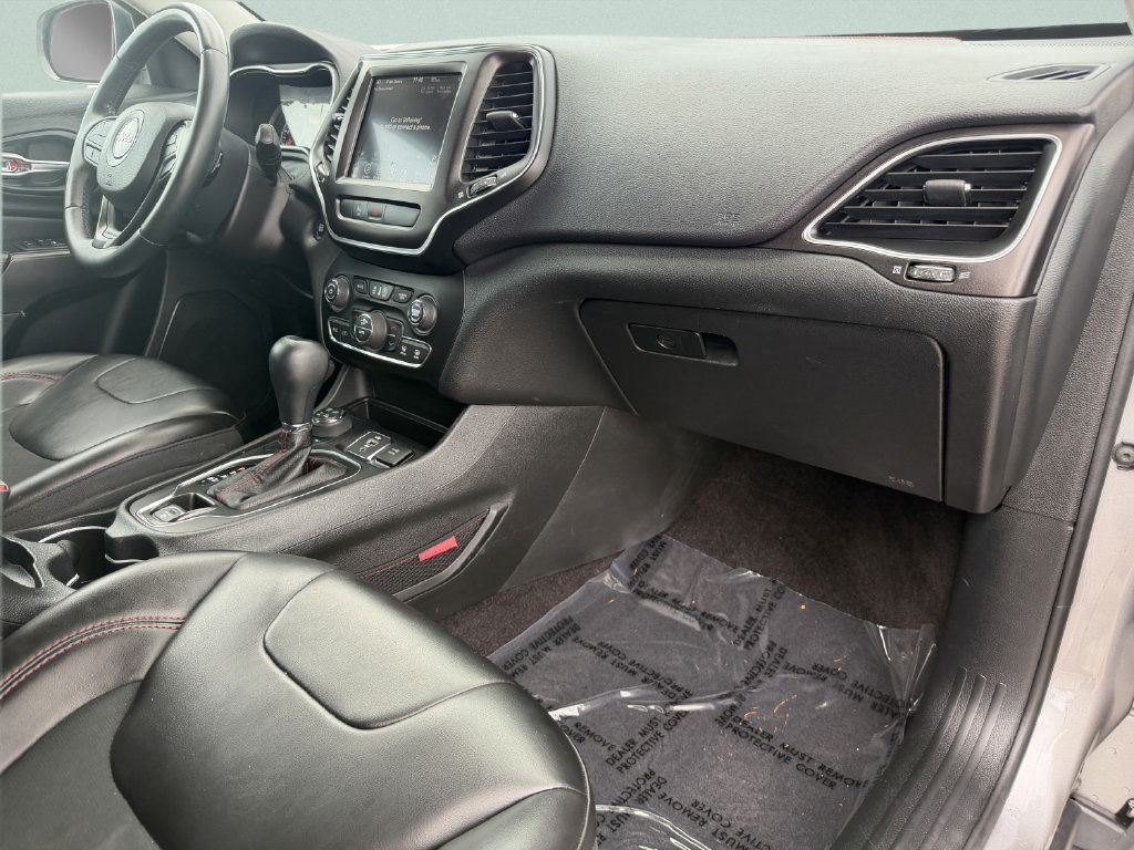 Used 2019 Jeep Cherokee Trailhawk w/ Cold Weather Group AWD/4WD image 15