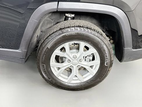 Used 2023 Jeep Grand Cherokee Limited AWD/4WD image 37