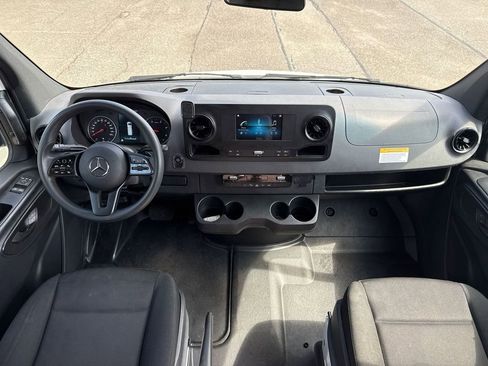 Used 2023 Mercedes-Benz Sprinter 2500 image 23