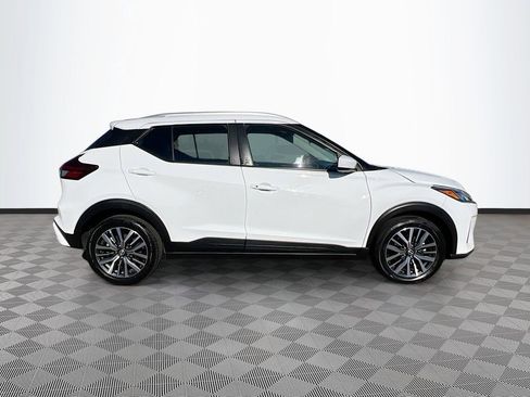 Used 2024 Nissan Kicks SV image 8