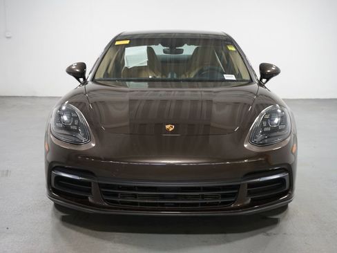Used 2018 Porsche Panamera image 2