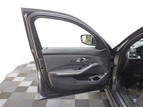 Used 2019 BMW 330i xDrive Sedan w/ Premium Package image 5