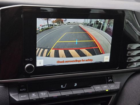 Used 2025 Toyota Camry LE image 15