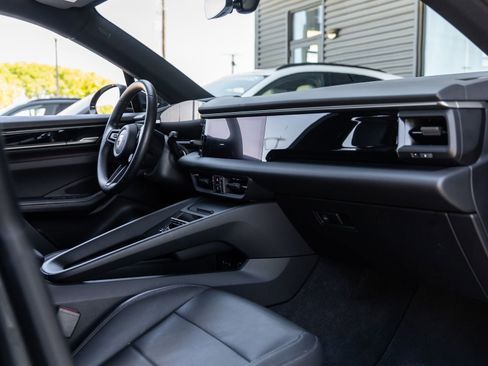 Certified 2025 Porsche Macan Electric RWD image 41