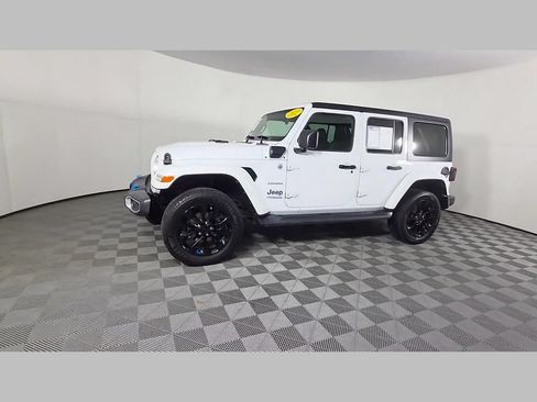 Used 2022 Jeep Wrangler Unlimited Sahara AWD/4WD image 47