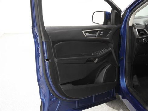 Used 2023 Ford Edge SEL image 2