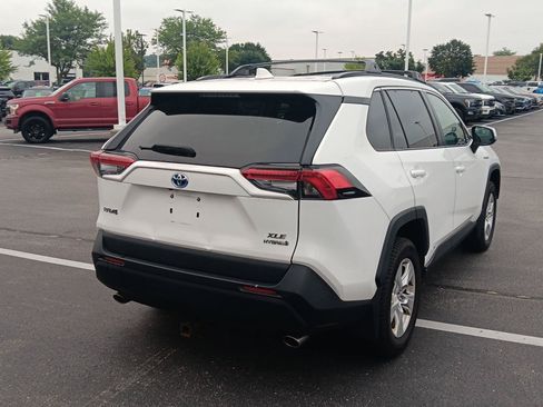 Used 2020 Toyota RAV4 XLE w/ Convenience Package AWD/4WD image 5