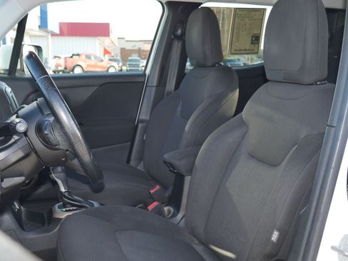 Used 2015 Jeep Renegade Latitude FWD image 24