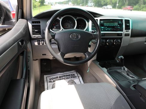 Used 2005 Toyota 4Runner SR5 AWD/4WD image 14