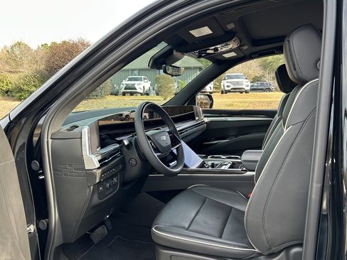 Used 2025 Cadillac Escalade ESV Premium Luxury image 43