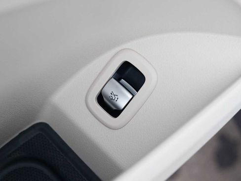 Used 2026 Mercedes-Benz GLC 300 4MATIC image 37