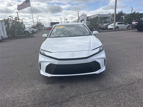 Used 2025 Toyota Camry LE image 9