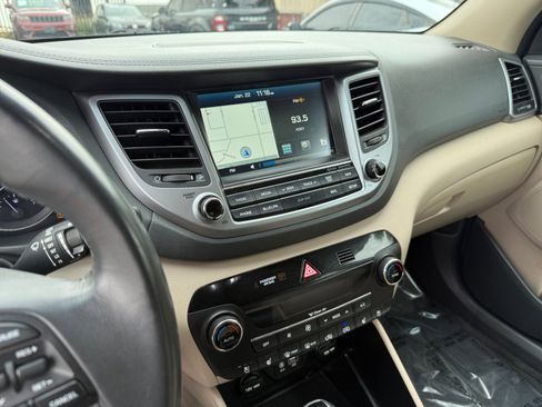 Used 2016 Hyundai Tucson Limited w/ Option Group 03 image 16