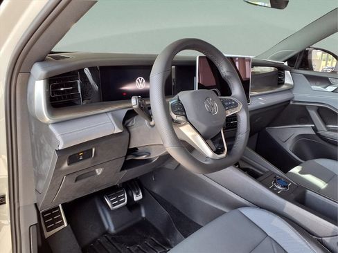 New 2026 Volkswagen Tiguan SE R-Line AWD/4WD image 10
