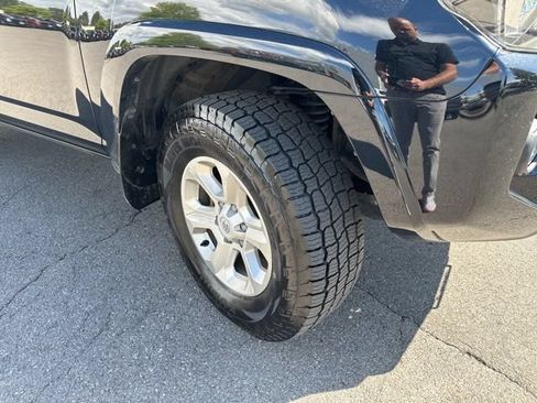 Used 2023 Toyota 4Runner SR5 Premium w/ Moonroof Package AWD/4WD image 6