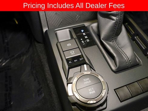 Certified 2025 Toyota Tacoma SR5 AWD/4WD image 15