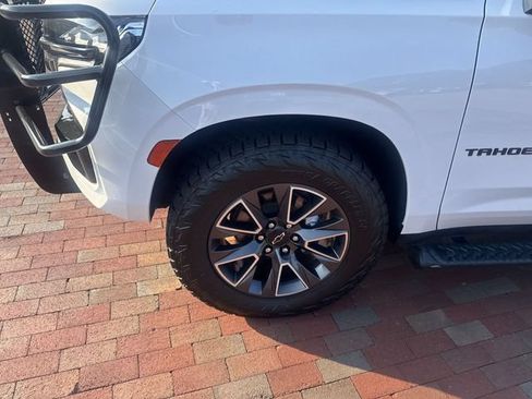 Used 2021 Chevrolet Tahoe Z71 w/ Luxury Package AWD/4WD image 2