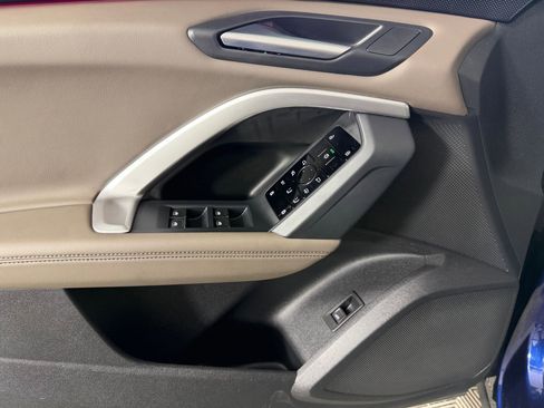 Used 2025 Audi Q5 Premium w/ Convenience Package image 13