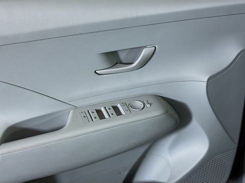 Used 2024 Hyundai Kona SEL image 11