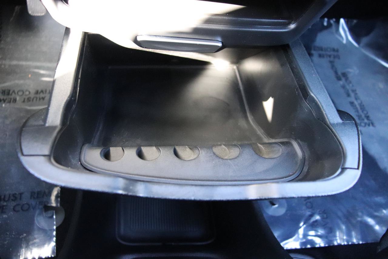 Used 2027 Chrysler Pacifica Select FWD image 45