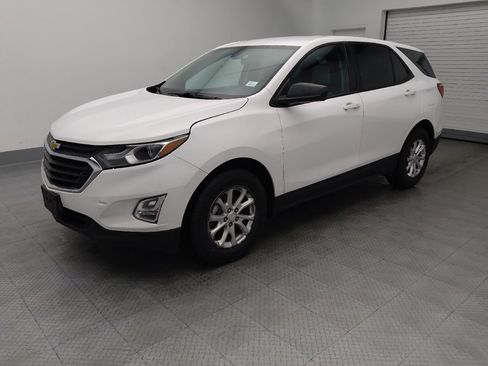 Used 2018 Chevrolet Equinox LS FWD image 2