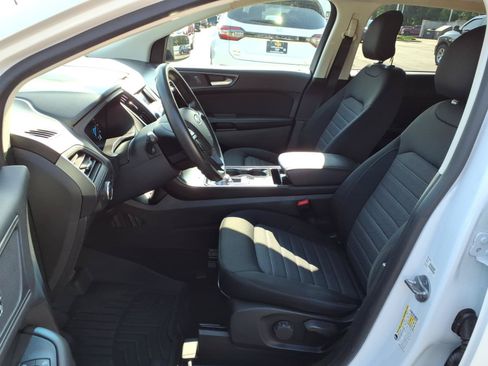 Used 2019 Ford Edge SE FWD image 4