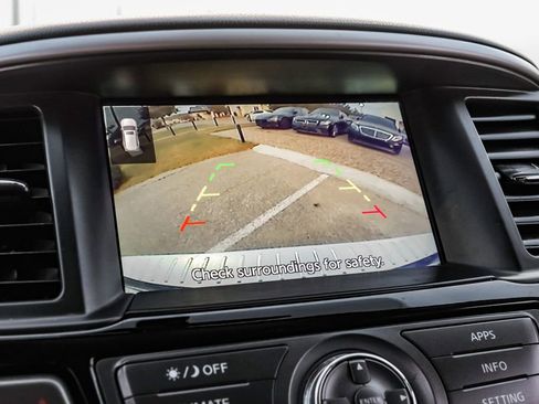 Used 2020 Nissan Pathfinder S image 21