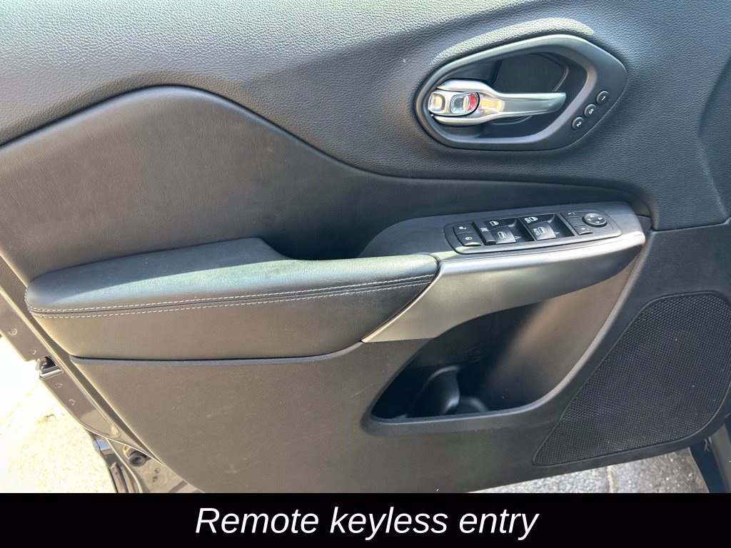 Certified 2019 Jeep Cherokee Limited AWD/4WD image 13