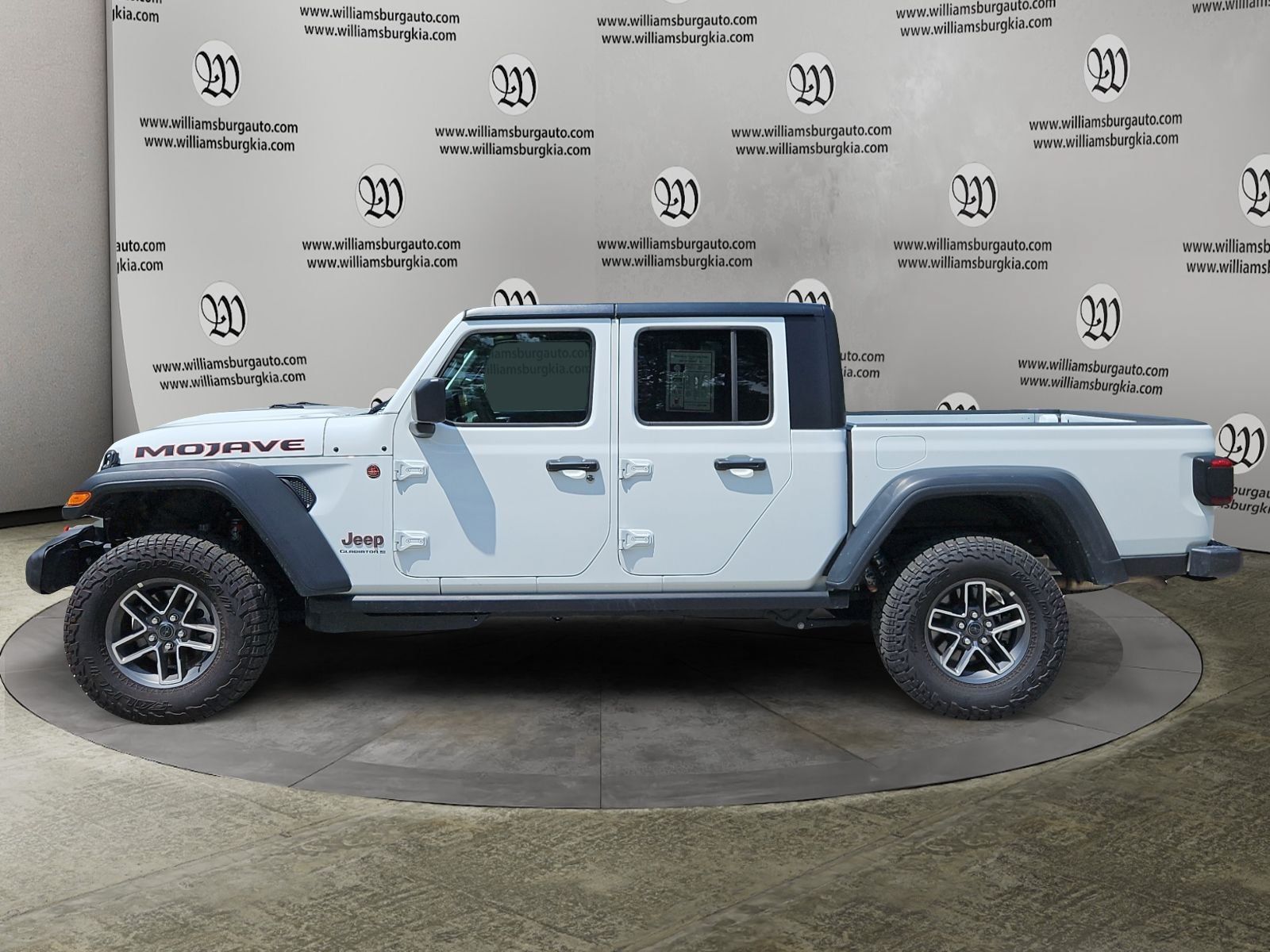Used 2026 Jeep Gladiator Mojave AWD/4WD image 2