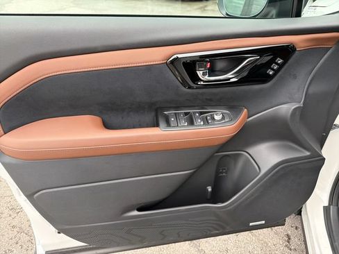 New 2026 Subaru Forester Touring AWD/4WD image 17