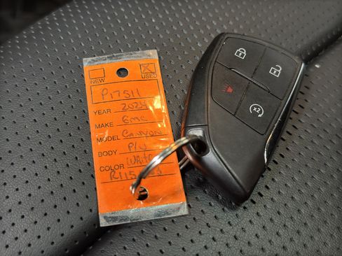 Used 2024 GMC Canyon Denali image 42