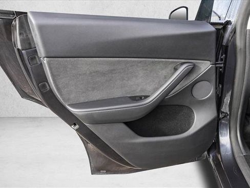 Used 2024 Tesla Model Y Long Range image 22