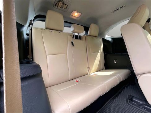 Used 2022 Toyota Highlander XLE FWD image 27