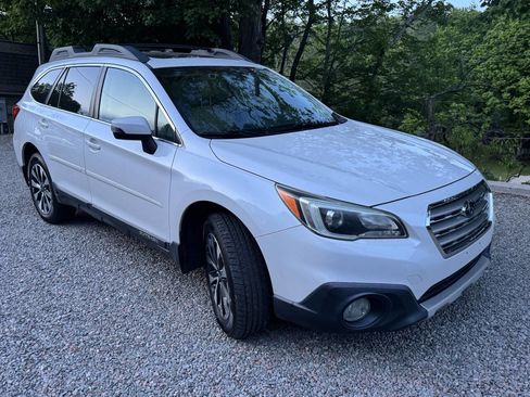Used 2016 Subaru Outback 2.5i Limited AWD/4WD image 4